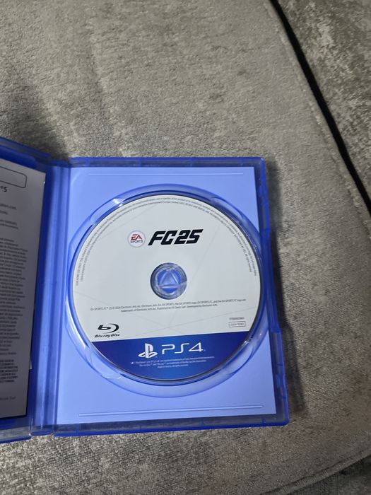 PS4 Slim 500 GB + pad | Stan bardzo dobry+gra