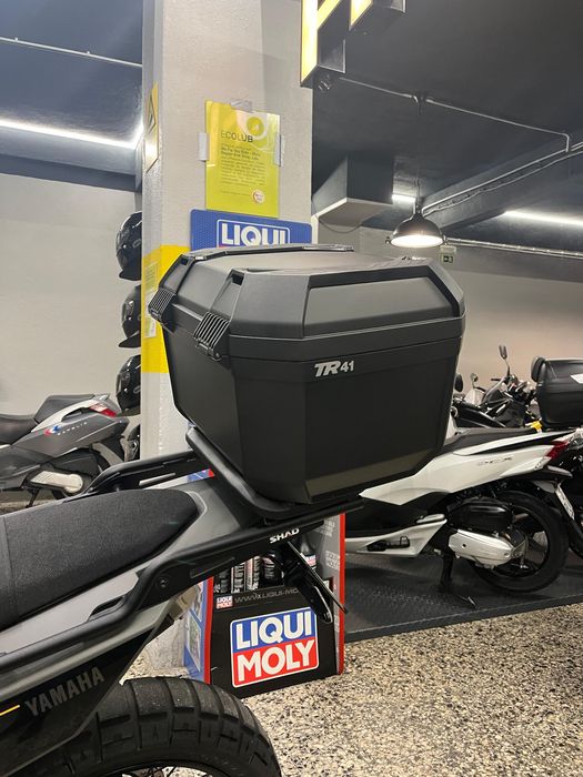 Yamaha T7 Teneré de 2024 com 10000 Kms, como nova e Top Case