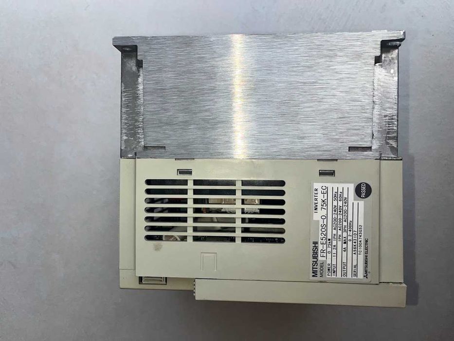 Variador (Inverter) de Frequência Mitsubishi FR-E520S-0.75K-EC 0.75kW / 1CV – Monofásico para Trifásico