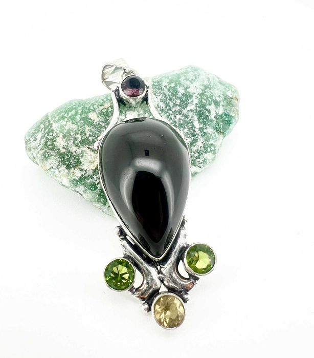 Unikatowy wisiorek z kamieniem naturalnym onyks, peridot, cytryn, ametyst