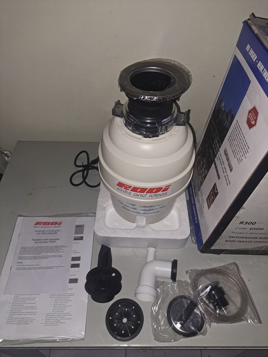 Vendo um triturador de resíduos alimentares Rodi R300 com isolamento acústico total e capacidade de 1300 ml. Novo sem uso algum  com manuais.
