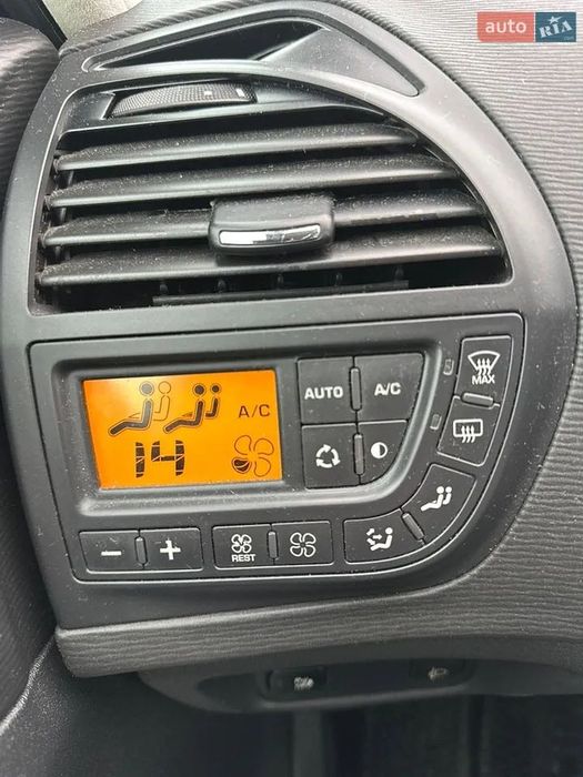 Продам автомобіль Citroen C4 Picasso 2009