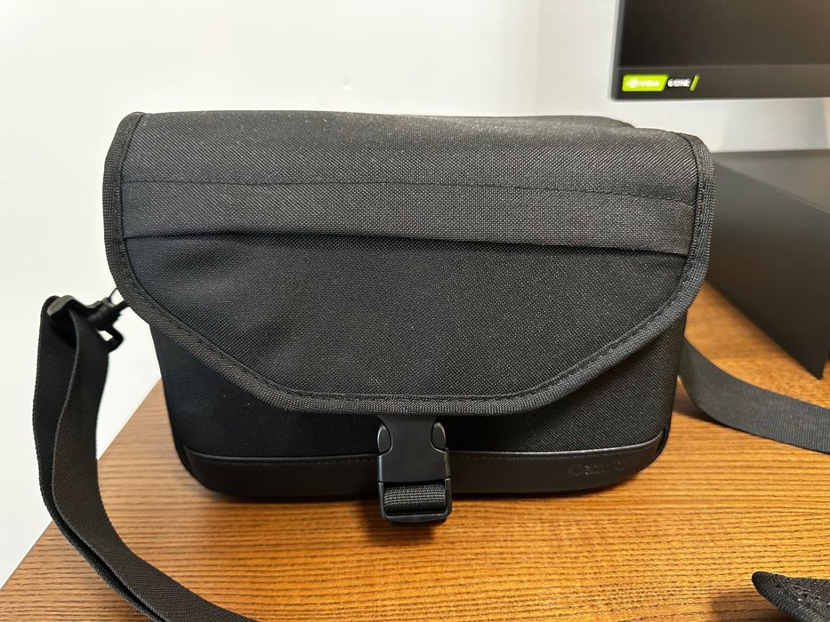 Kit Máquina Fotográfica CANON EOS 2000D