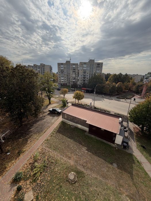 Продам 4-х кімнатну квартиру на 2-му мікрорайоні