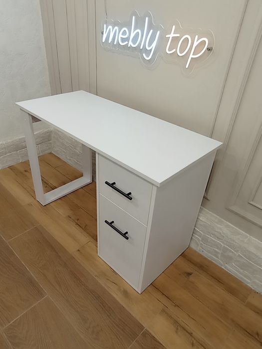 Стіл для манікюру,манікюрний столик Новий