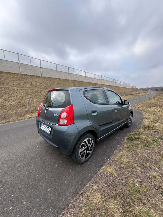 Suzuki Alto SUZUKI ALTO- ekonomiczne , małe auto miejskie.