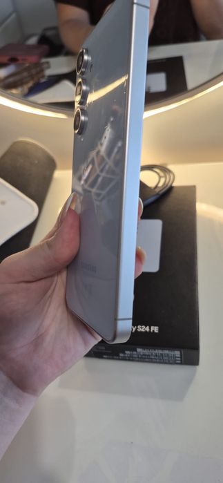 Samsung Galaxy 24 FE 128 GB - com cabo e caixa originais