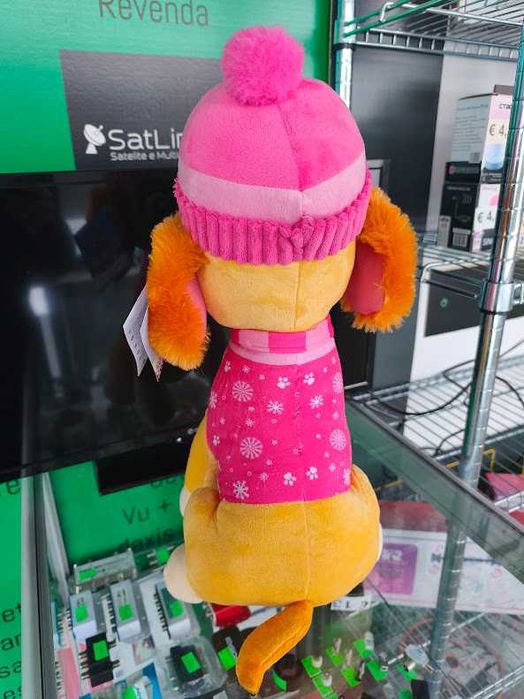 Peluche Patrulha Pata Skye de Inverno 45cm sentado