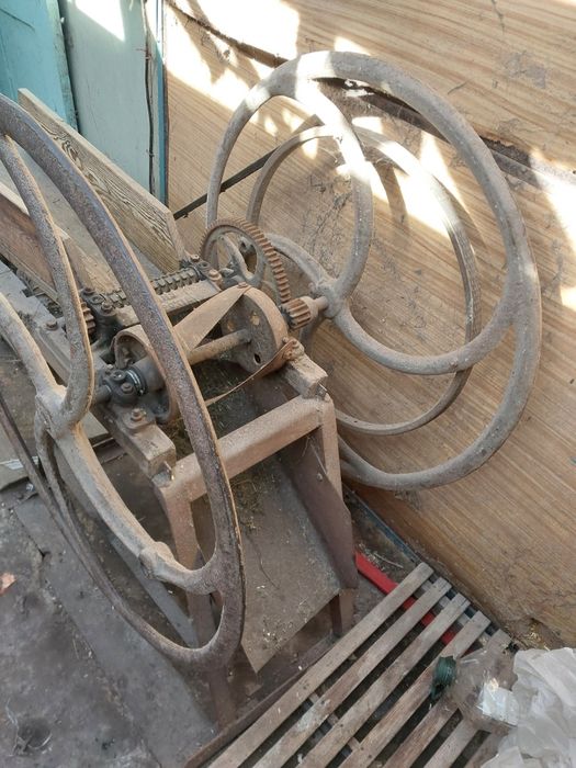 Продам січкарню з електромотором в гарному робочому стані