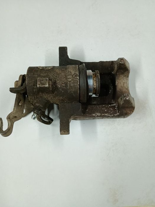 Zacisk hamulcowy Golf plus!