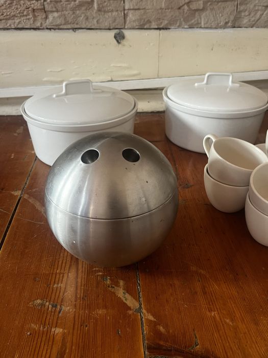 Servico de pratos e outros