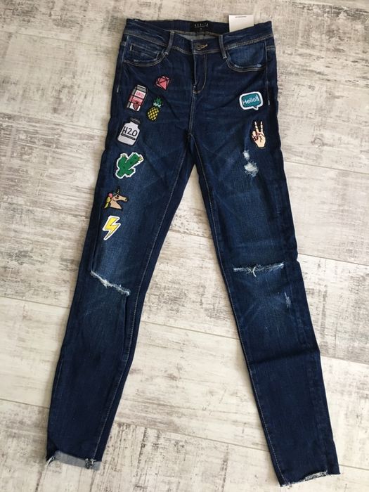 Nowe spodnie jeansowe z naszywkami Mohito xs 34