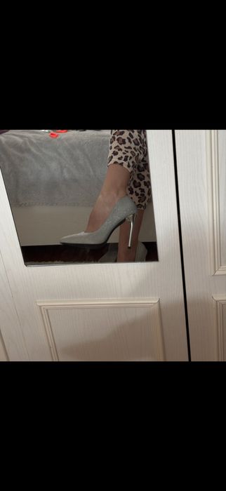 Туфлі сріблястого кольору