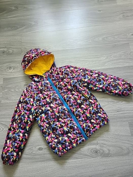 Осенняя куртка на ребенка  128/134 см рост.