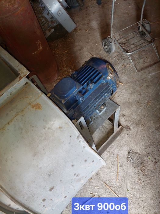 Вентилятор.  Витяжка. Улітка.