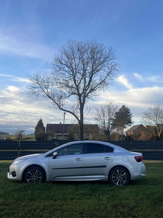 Toyota Avensis T27 polski salon