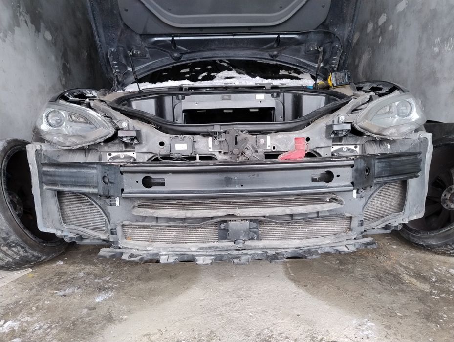 Для Tesla Model S, установочна панель (телевізор), підсилювач, гребінь