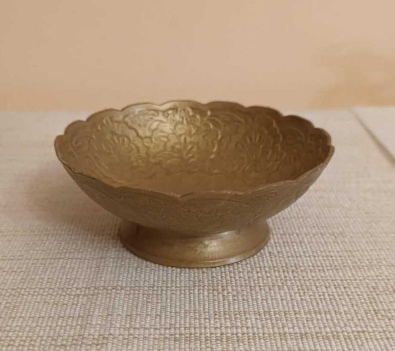 Pequena taça em dourado - como nova434037993149583361