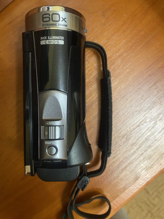 Видеокамера JVC GZ-E305BE