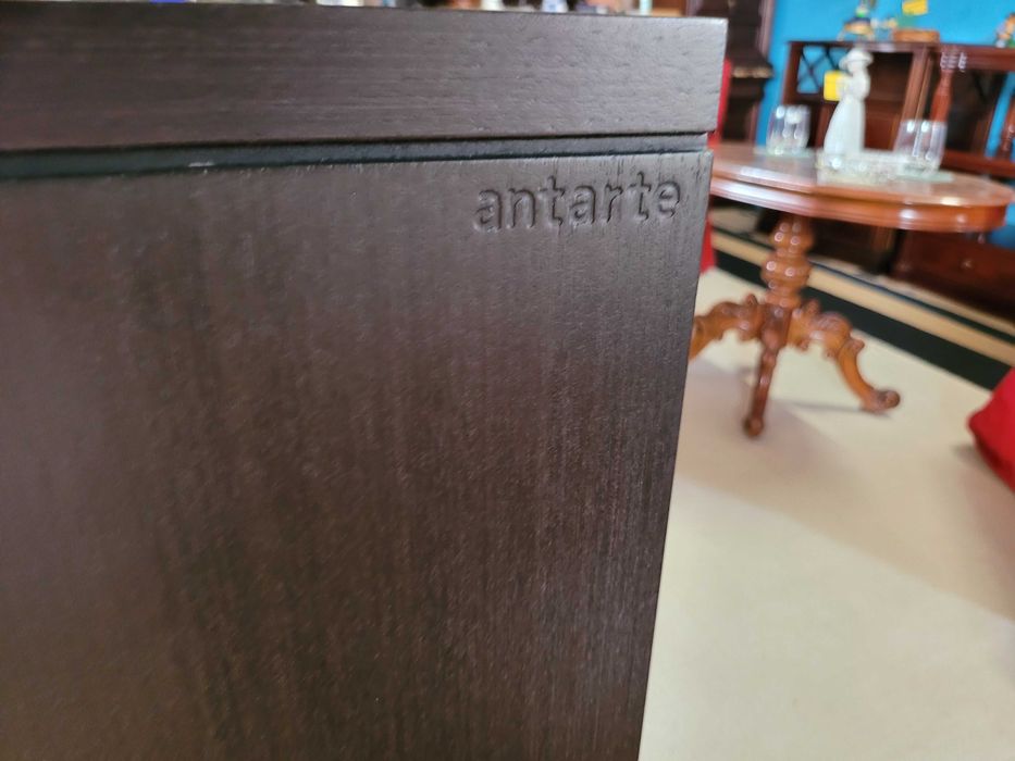 Grande aparador de marca Antarte - Como novo