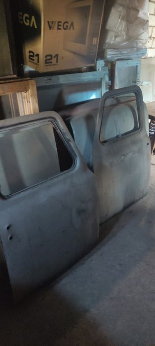 Двери на Газ- 52, 53 новые и б/у, запчасти