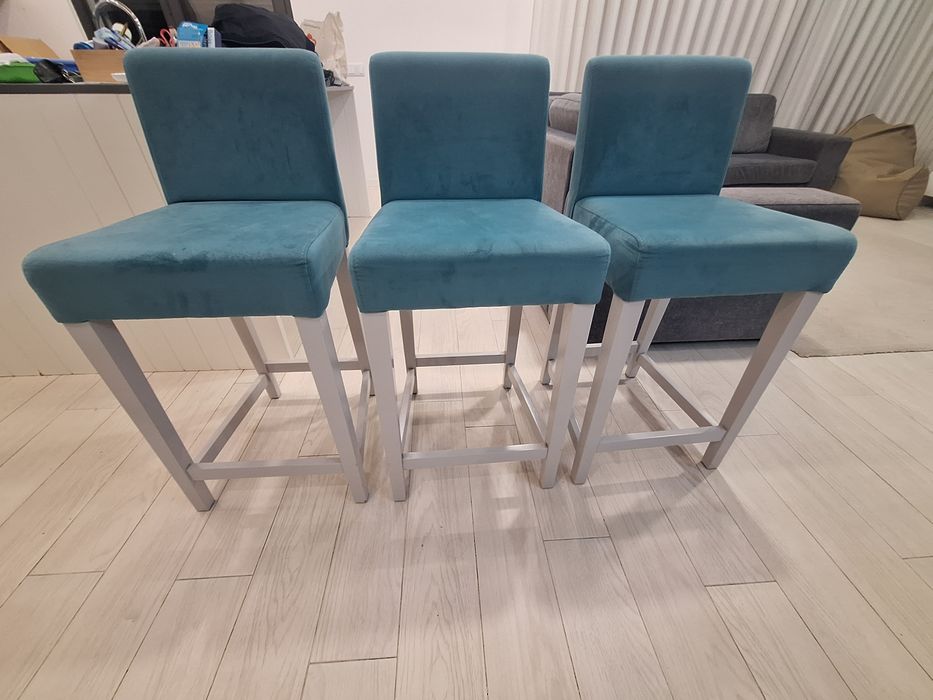 Conjunto de 3 cadeiras altas estofadas – Muito Bom Estado