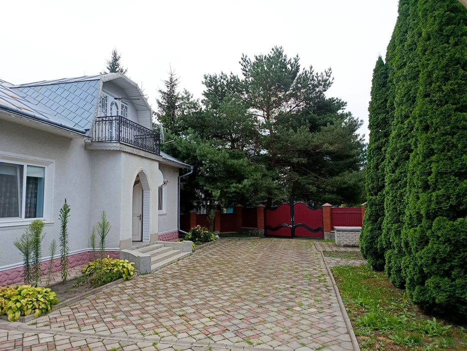Ідеальний заміський маєток у центрі Мамаївців