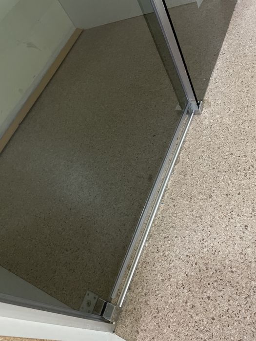 Душевая дверь в нишу (стеклянная перегородка) любого размера