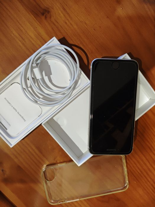iPhone SE   2022