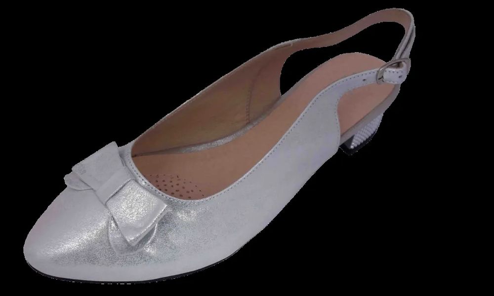 BnW Skórzane srebrne sandały z kokardką