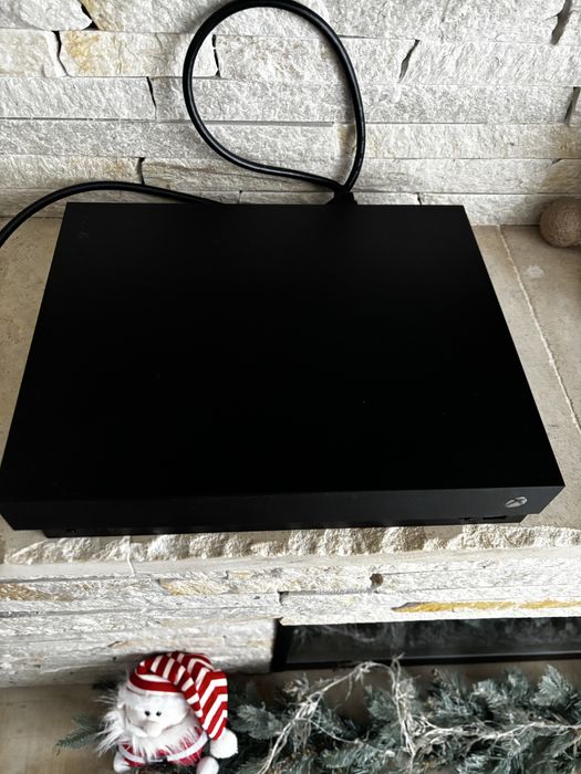 Xbox One X| 1 TB| BLACK