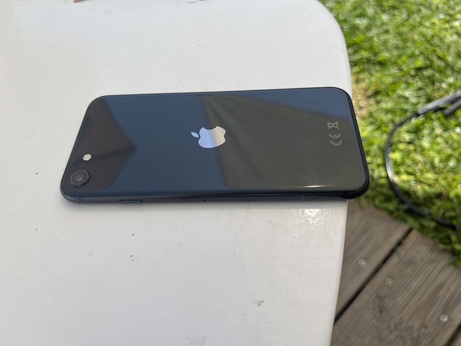 iPhone SE  2020 com 128Gb