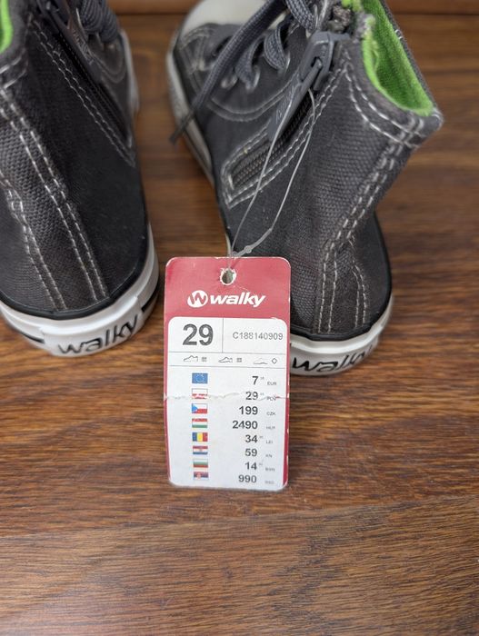 Nowe wysokie trampki
