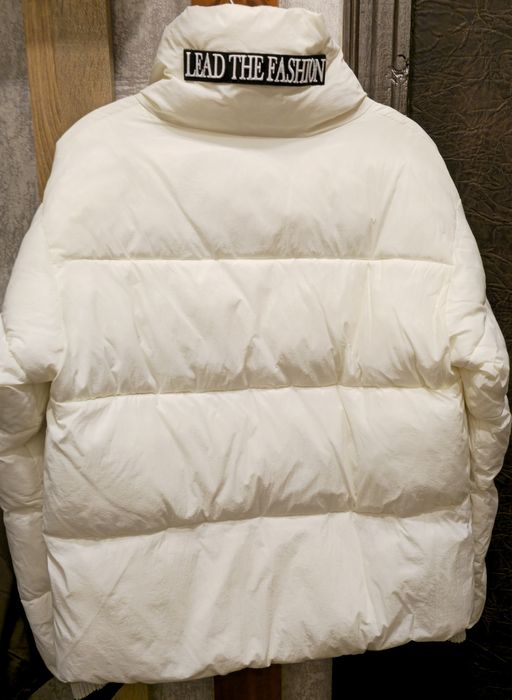 Зимовий пуховик.