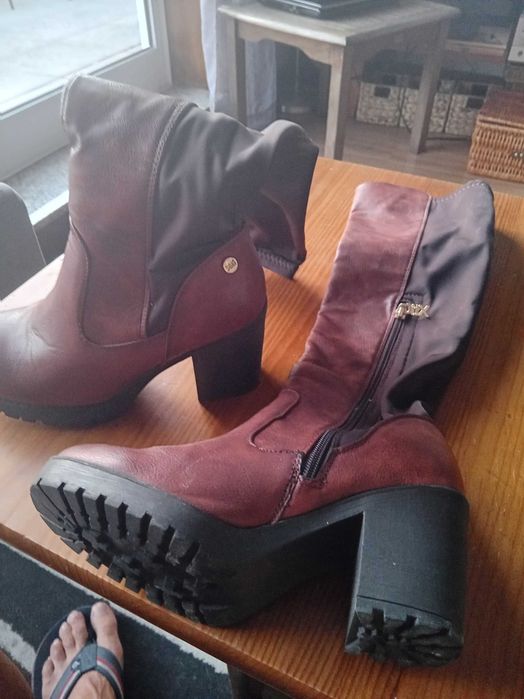 Botas cano alto em pele sintética  para Senhora