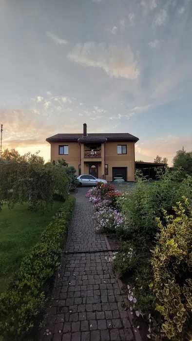 Продам 2х этажный дом ,5мин Алексеевка,225м2,ремонт(код 5355)