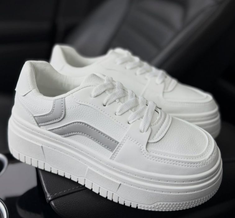 Кросівки білі на платформі