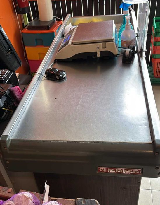 Mural de frio e caixa de saida em óptimo estado