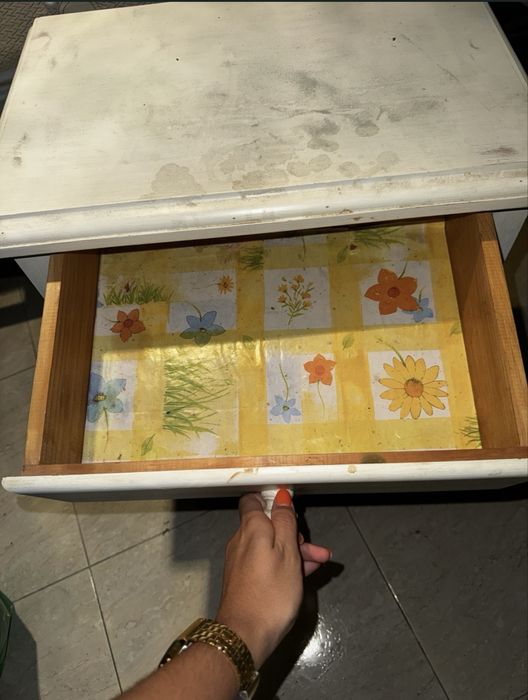 mesa de cabeceira branca