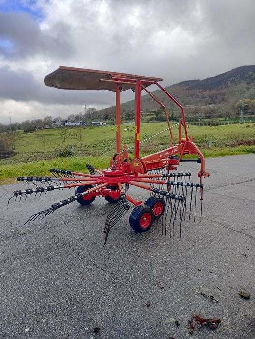 Juntador de feno Lely Welger Hibiscus 421