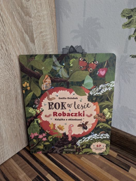 Rok w lesie robaczki książka z okienkami