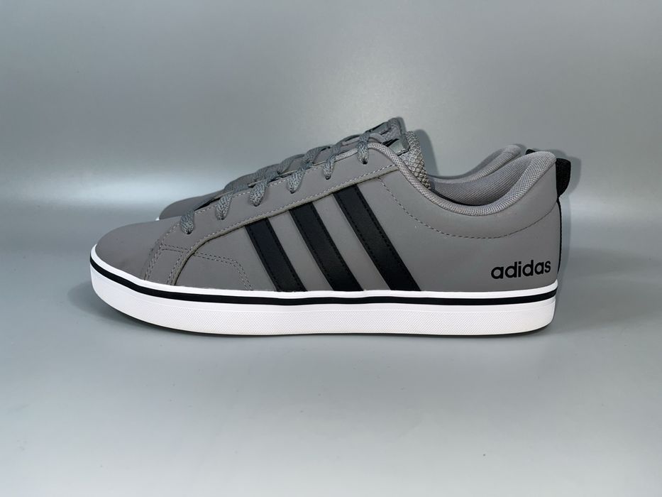 Кросівки Adidas 44 розмір (по стельке 28 см)