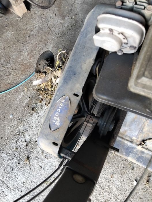 Moto emchada com várias faramentas