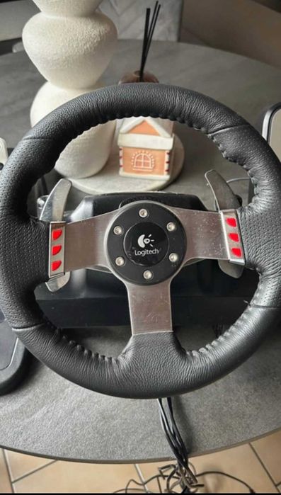 Продам ігровий руль Logitech G27