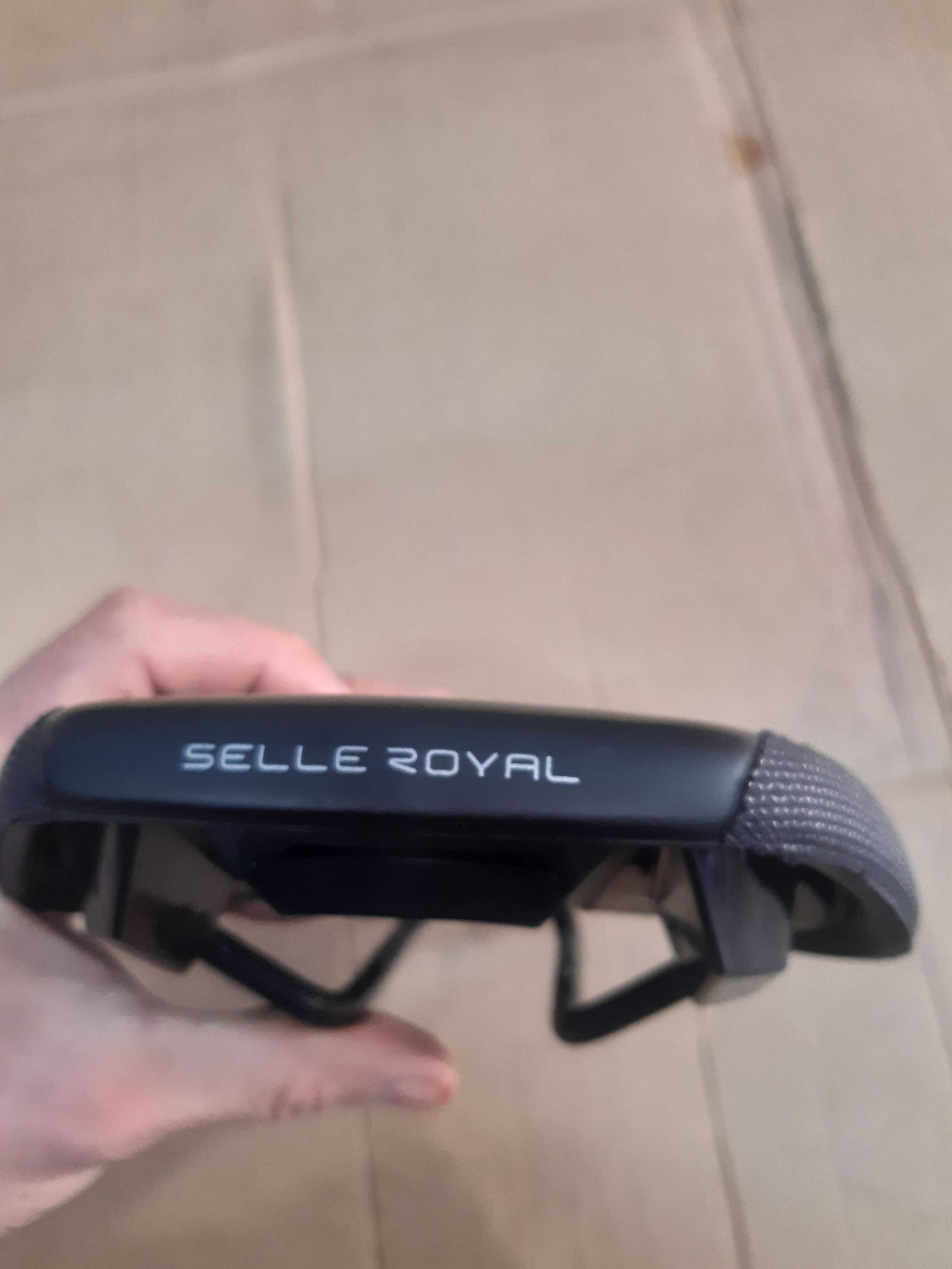 selle royal lookin 3d moderate woman