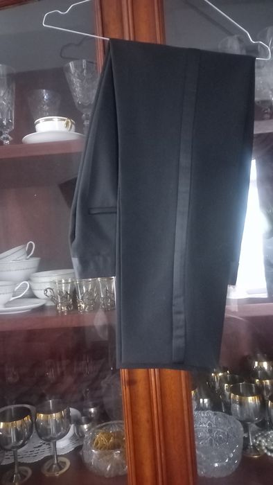 Стильный черный костюм Zara