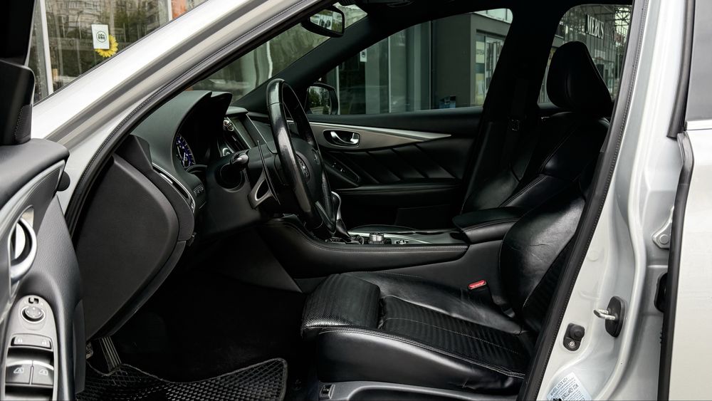 Продам Infiniti Q50   Полный привод 3,7 Газ/Бензин