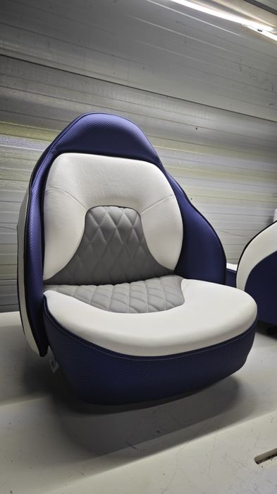 Wymiana poszycia fotela sternika do Łodzi