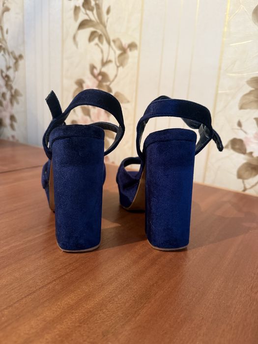 Бархатные босоножки