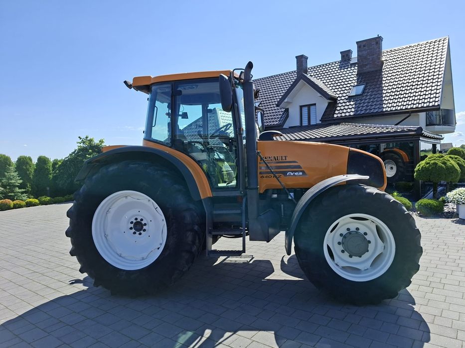 Renault Ares 640